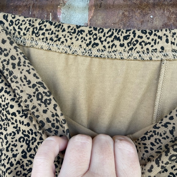 Ladies Old Navy Animal Print Elastic Waist Leggings Size Medium - Picture 6 of 7